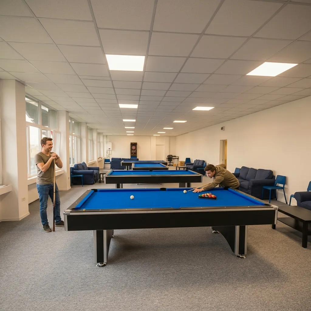 Atmosferă relaxată la BiliardSud, cu mese de biliard pregătite pentru joc